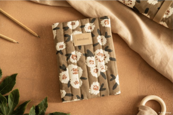 Housse carnet de sante - hyde park camelia – Image 2