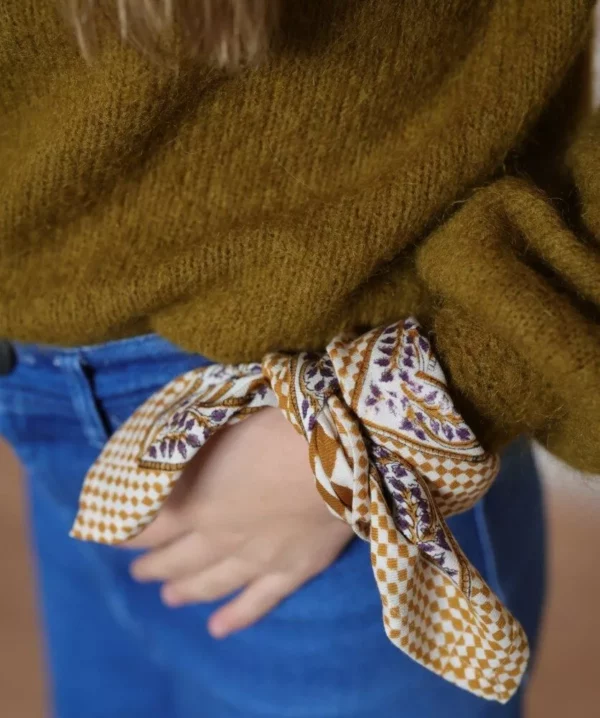 Petit foulard damier caramel – Image 2