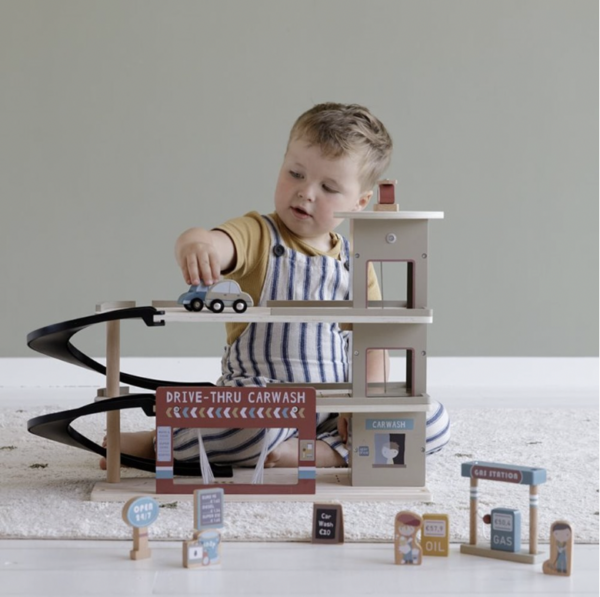 Circuit train en bois - Garage – Image 2