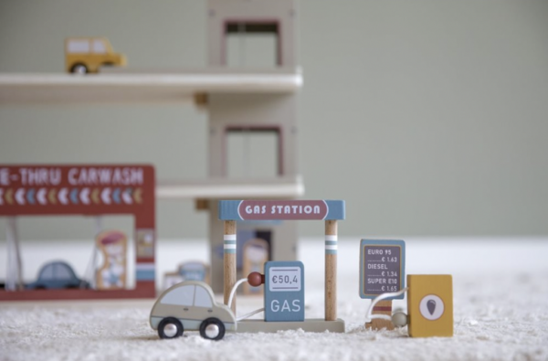 Circuit train en bois - Garage – Image 3