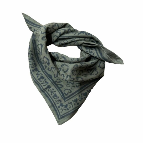 Petit foulard leopard kaki – Image 2