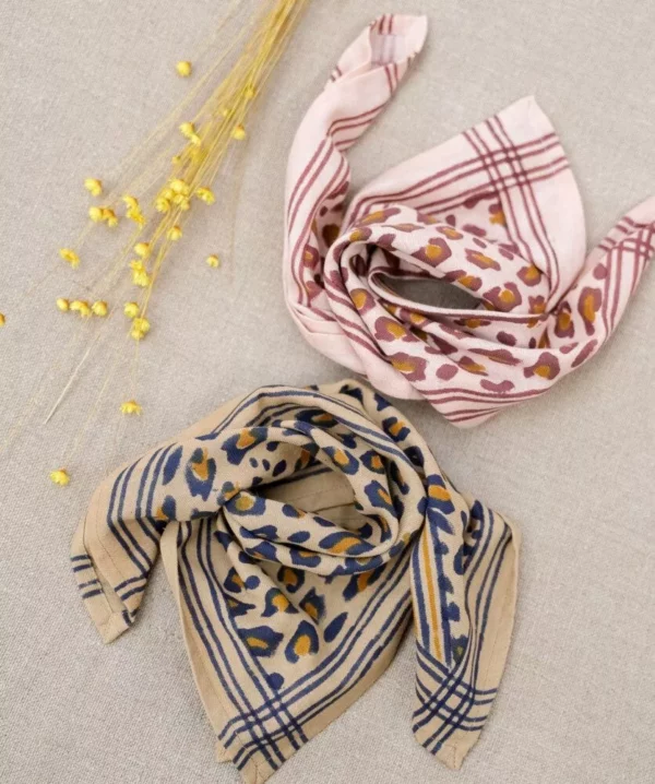 Petit foulard leopard rose – Image 2