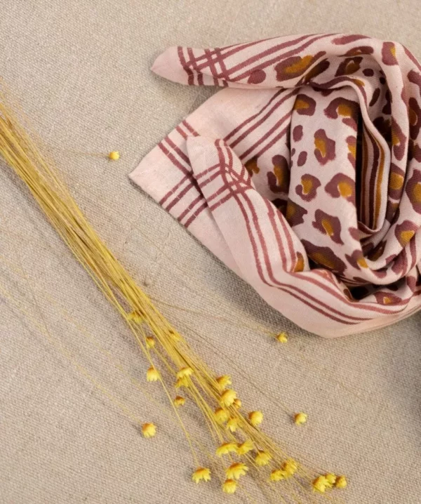 Petit foulard leopard rose
