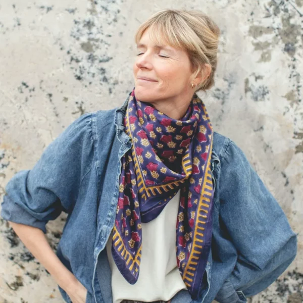 Grand foulard soie Latika Poppy Nuit – Image 3