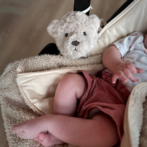 Peluche bruit blanc - L'ours Lou on the go – Image 2