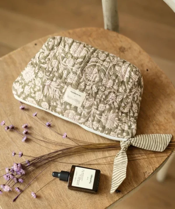 Trousse de maquillage - anjali kaki