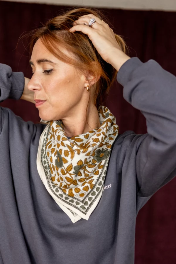 Petit foulard manika - coeur macadamia – Image 2