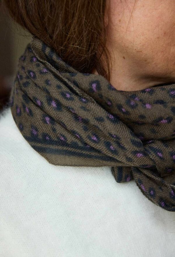 Foulard en laine - léopard forêt – Image 2