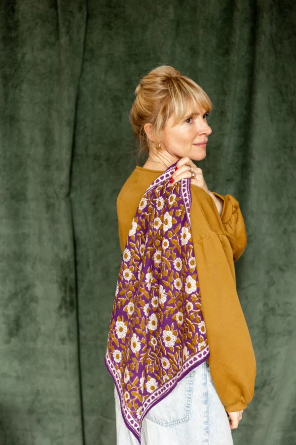 Petit foulard manika - Coeur violet – Image 4
