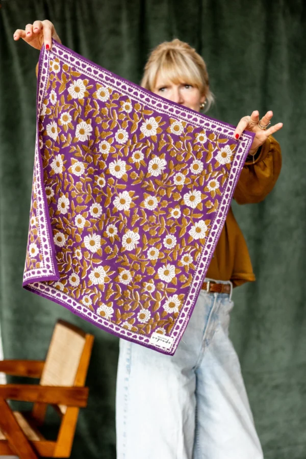Petit foulard manika - Coeur violet – Image 2