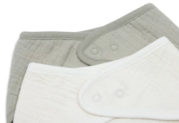 Bavoir bandana gaze de coton - muslin olive / oatmeal – Image 2