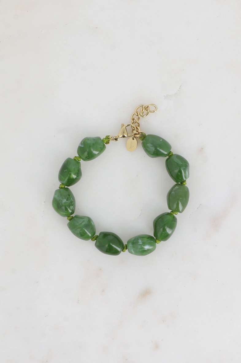 Bracelet en résine sixtine sur cordon vert