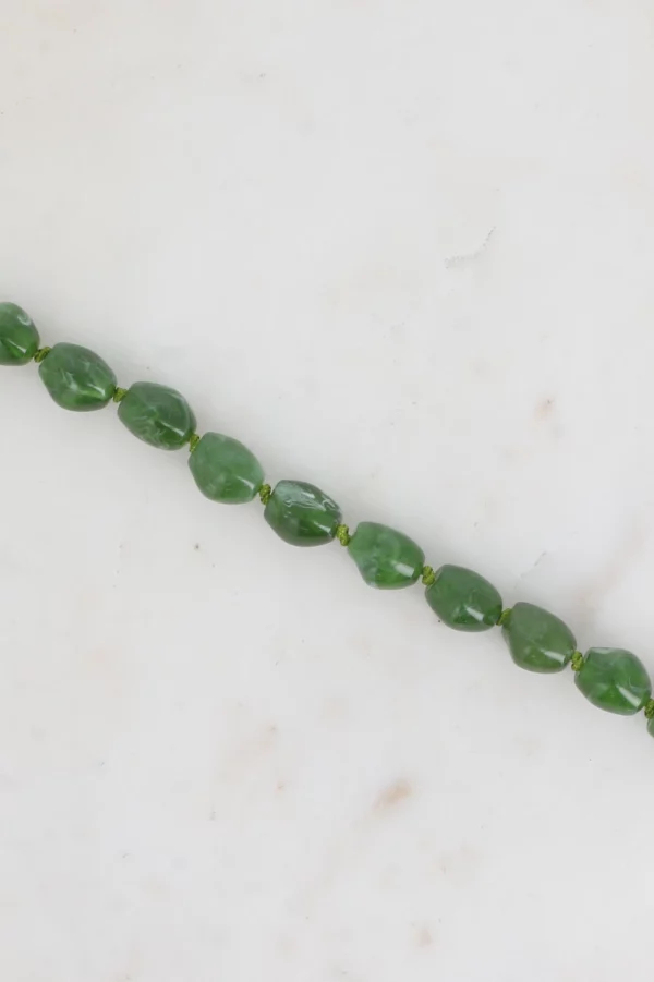 Bracelet en résine sixtine sur cordon vert – Image 2