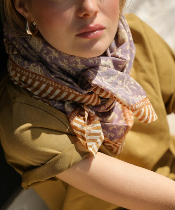 Grand foulard - Kate parme – Image 2