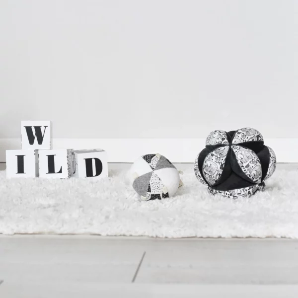 Balle de préhension noir et blanc – Image 2