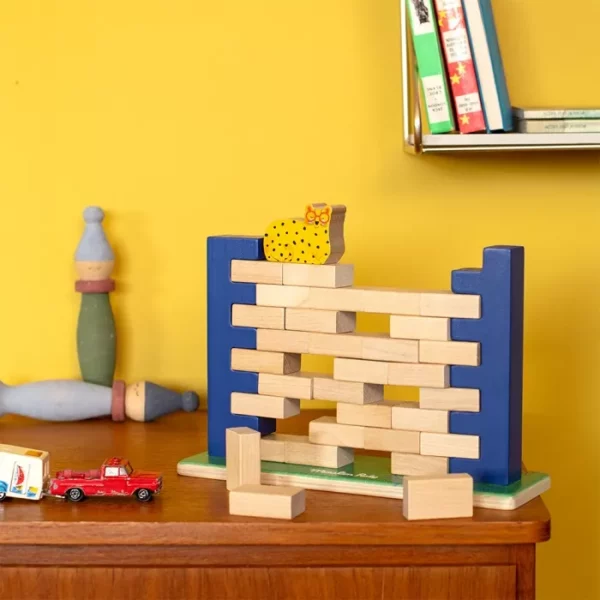 Mur vacillant en bois Les Toupitis