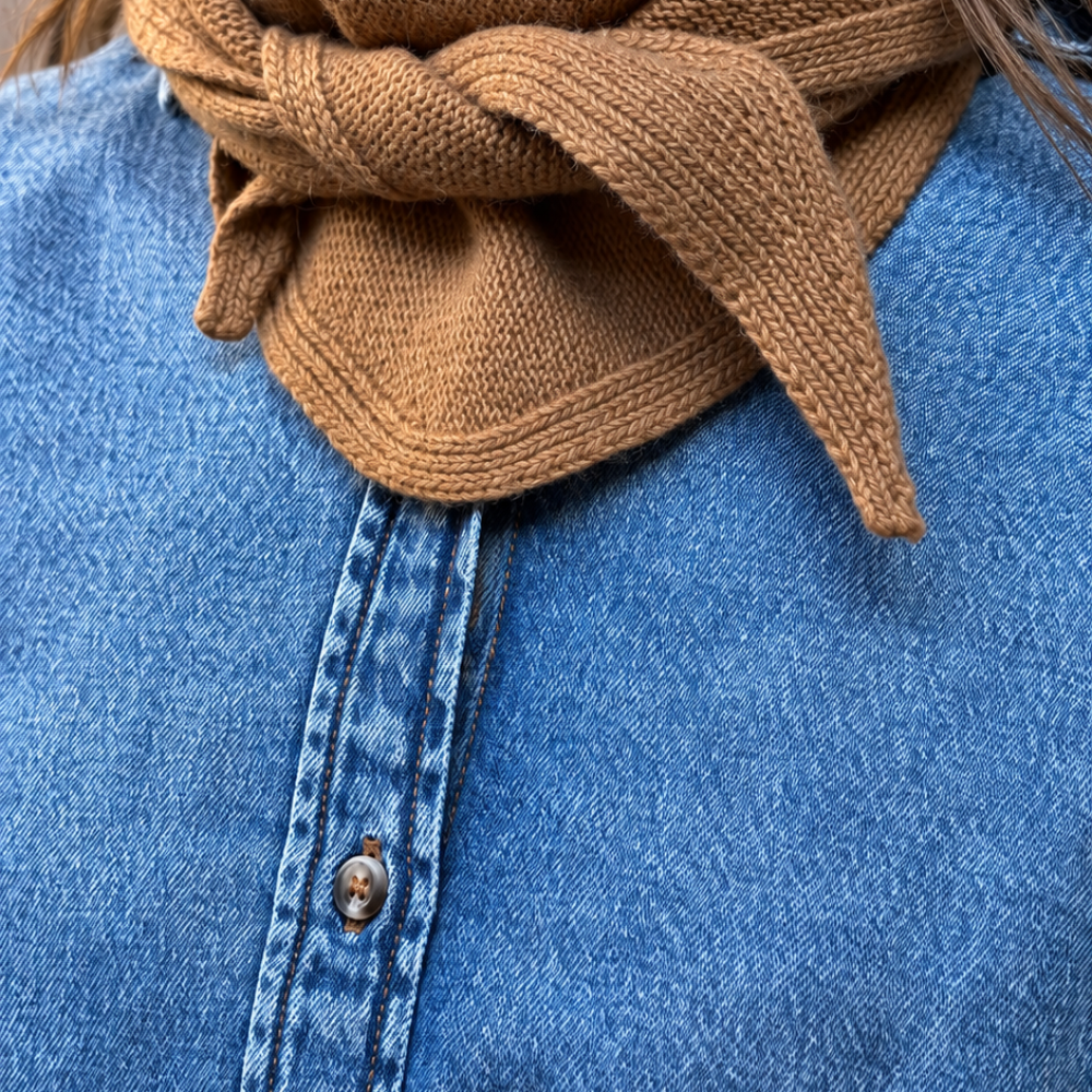 Écharpe en maille et denim texturé