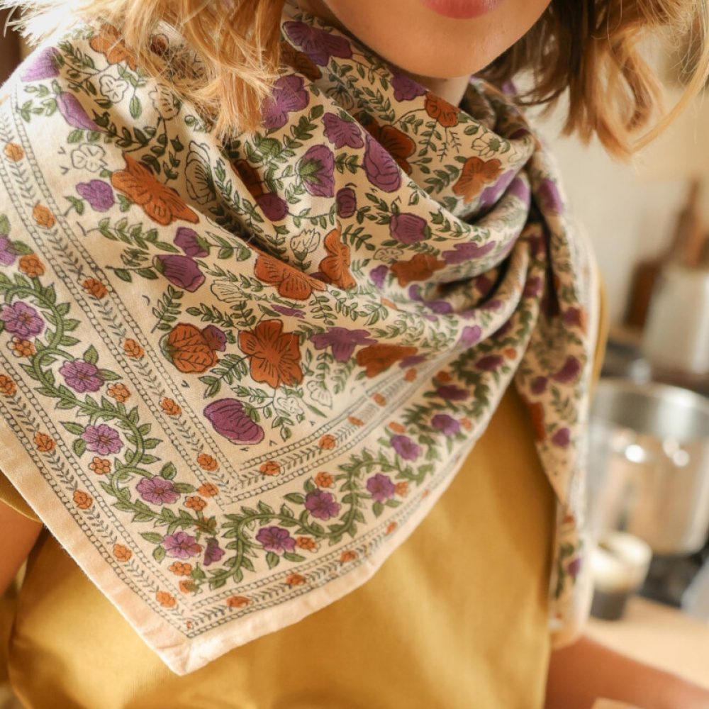 Foulard-Grand-Format-Ellis-Violette-7-836x1000