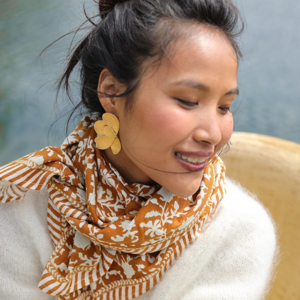 Foulard-grand-format-Kate-Caramel-3