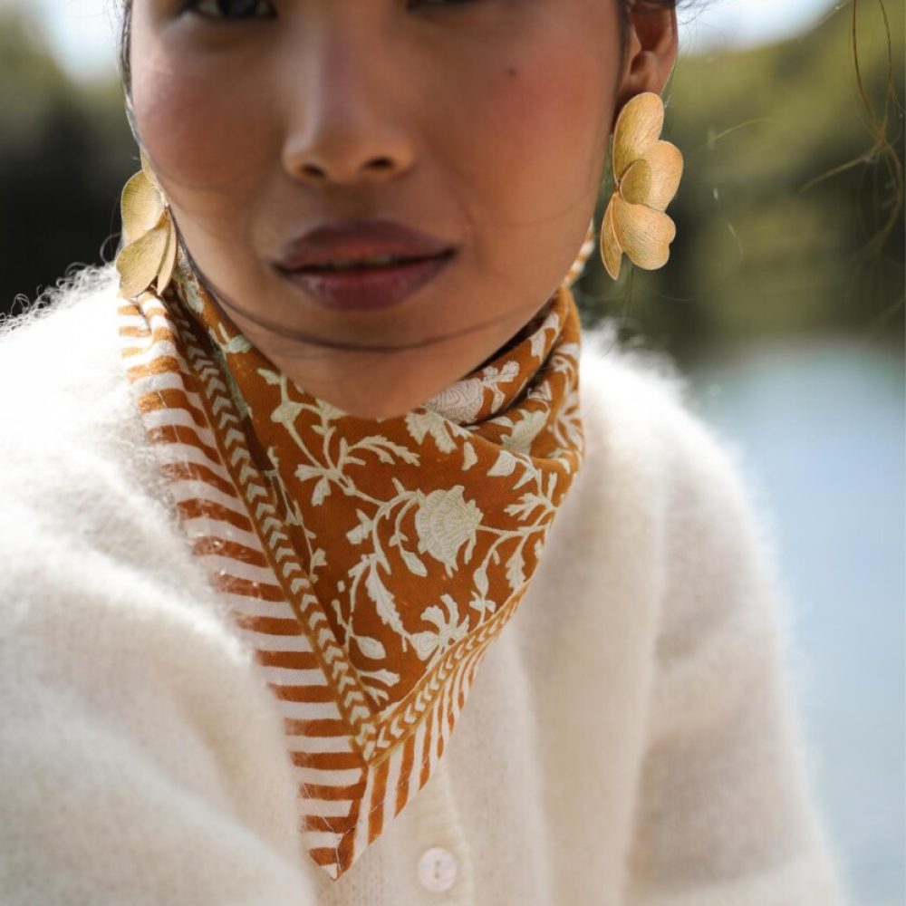 Foulard-petit-format-Kate-Caramel-4-836x1000