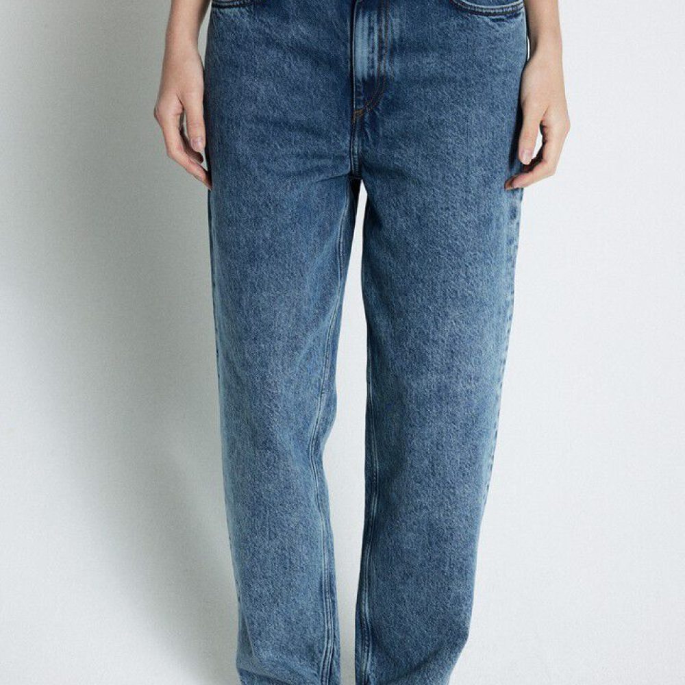 JOY11LE26-STO-MODEL-1-large (1)