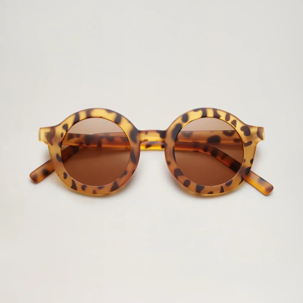 adult-sunglasses-19_520c7356-aca2-4699-bca1-6dc68c44a42c_1200x1200