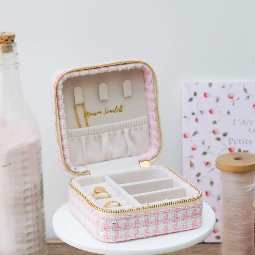 boite-a-bijoux-de-voyage-corinne-pied-de-poule-rose-2