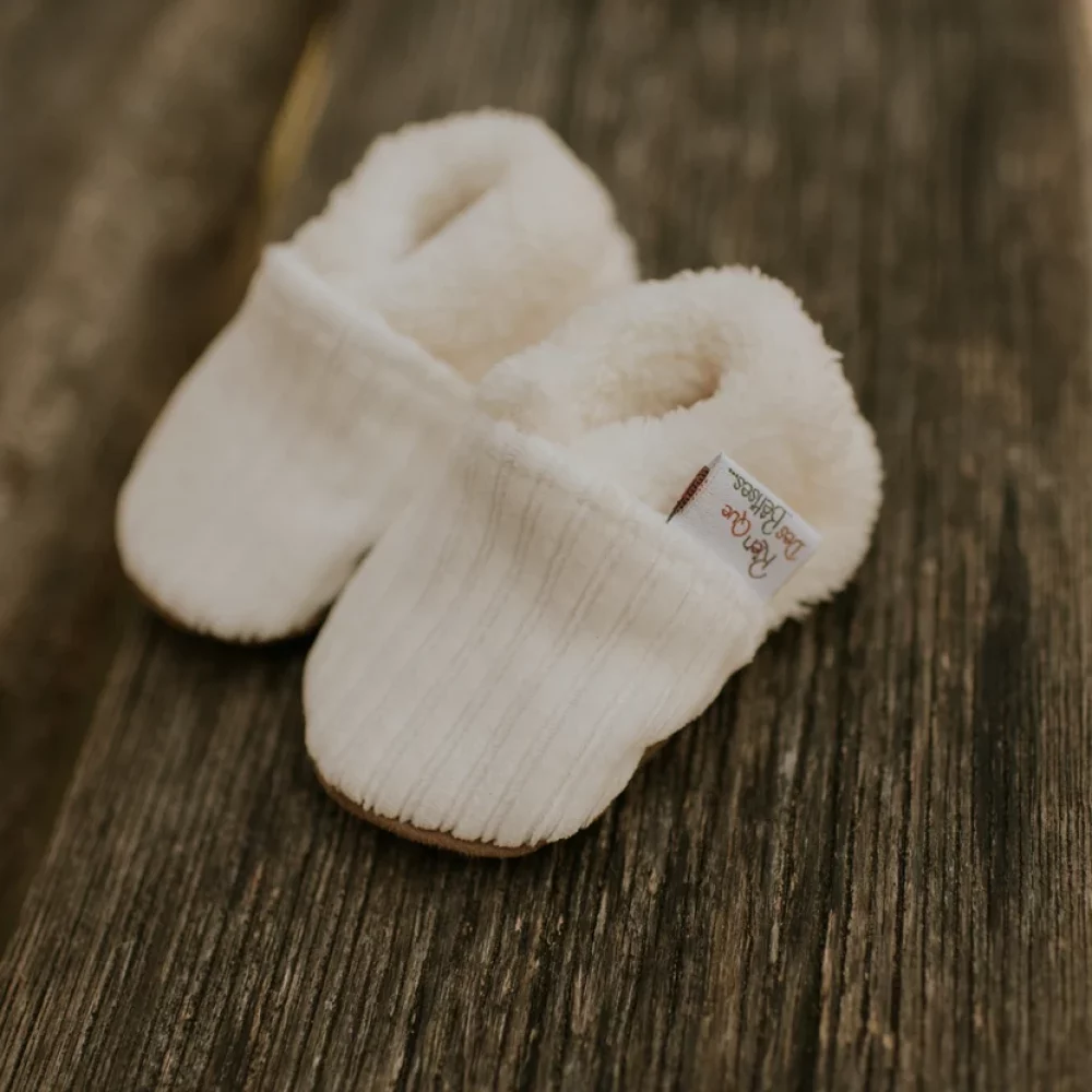 chaussons-velours-ecru-1_31e4e3fe-864f-4dbb-96f3-a62a05008c0f