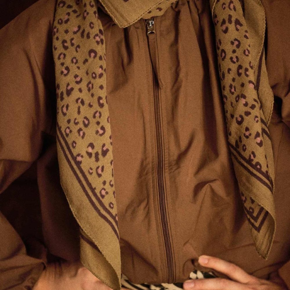 foulard-en-laine-leopard-ambre
