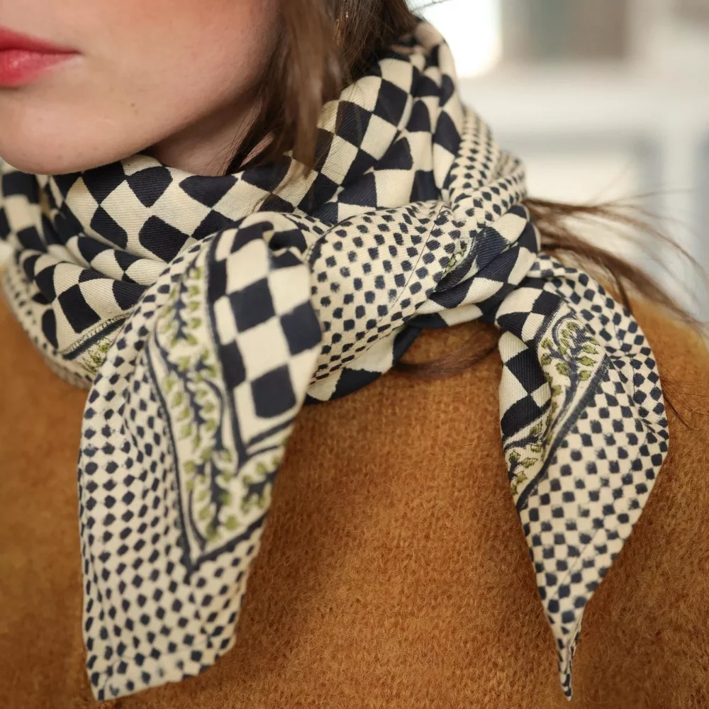 foulard-grand-format-damier-encre