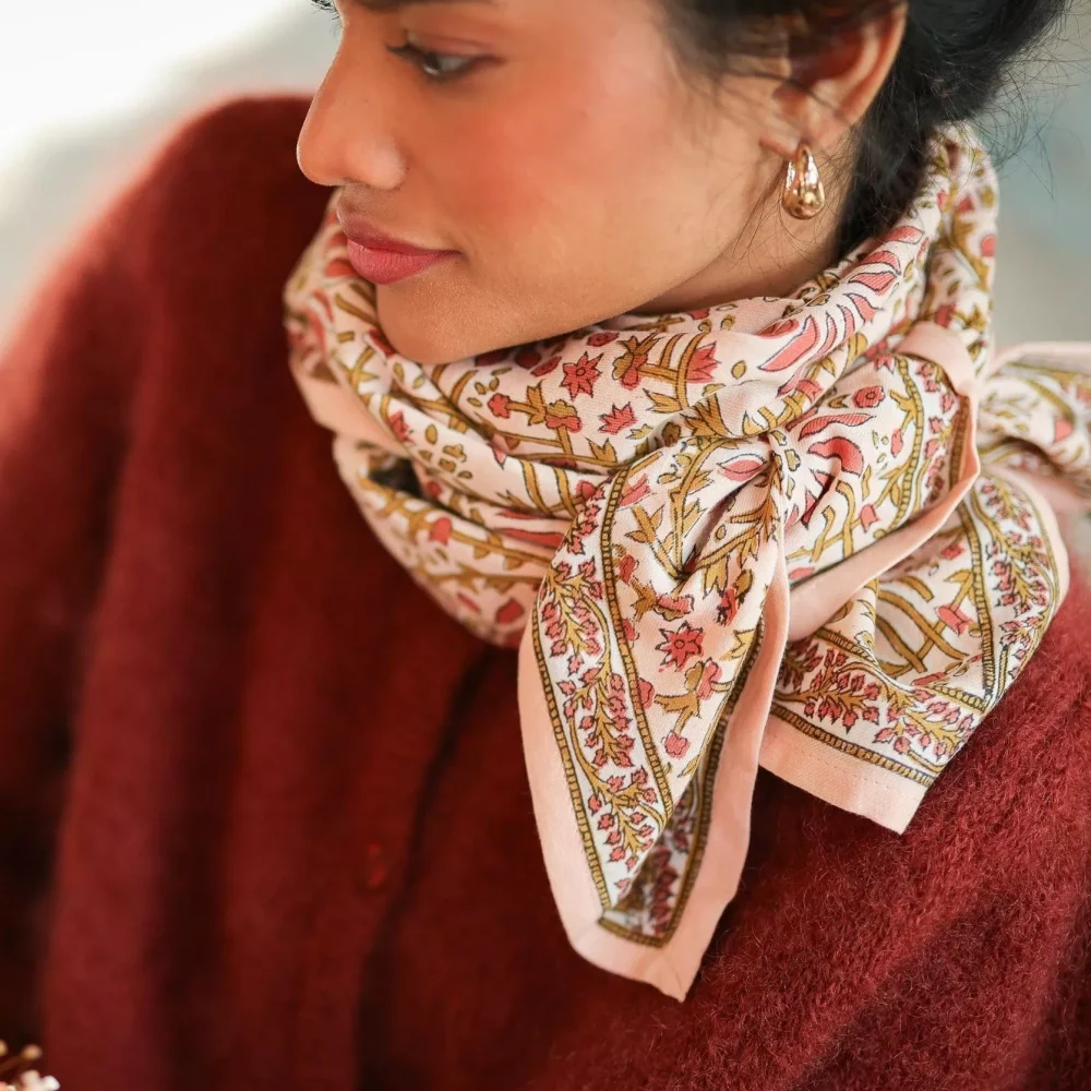 foulard-grand-format-palmyre-rose-poudre-1