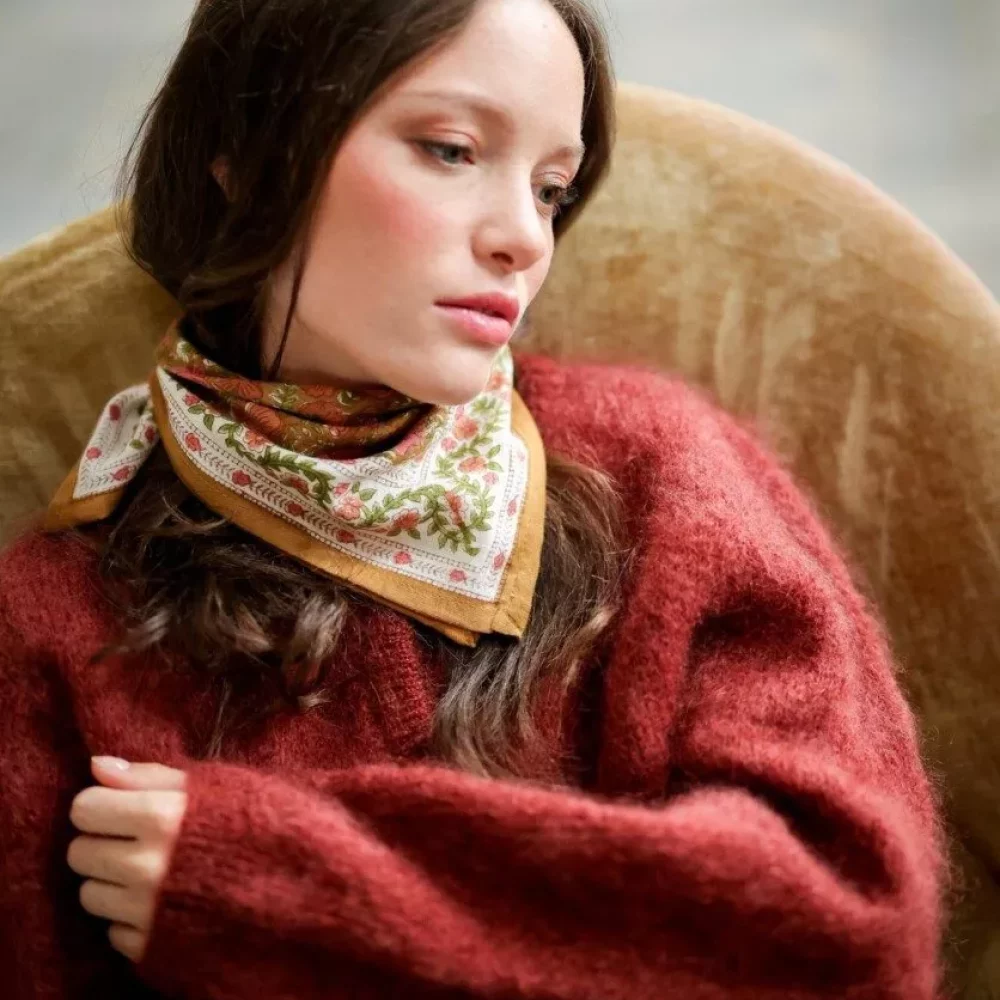 foulard-petit-format-ellis-goyave-3-836x1000