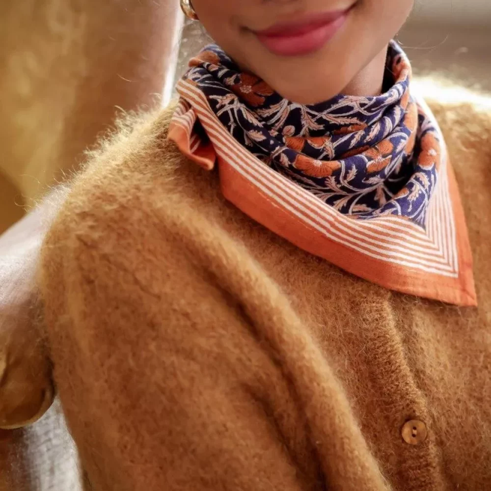 foulard-petit-format-pia-navy-2-836x1000