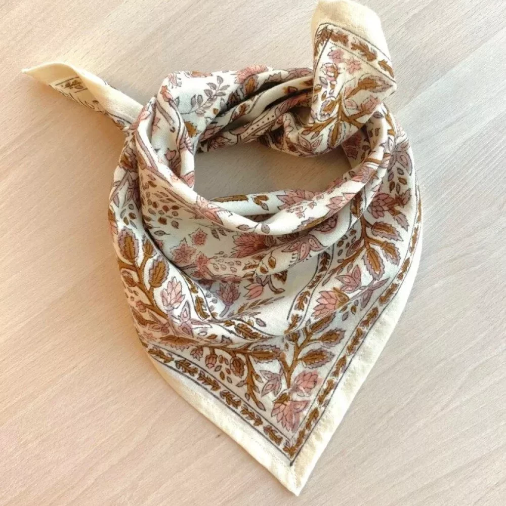 foulard-petit-format-rhapsody-poudre-836x1000