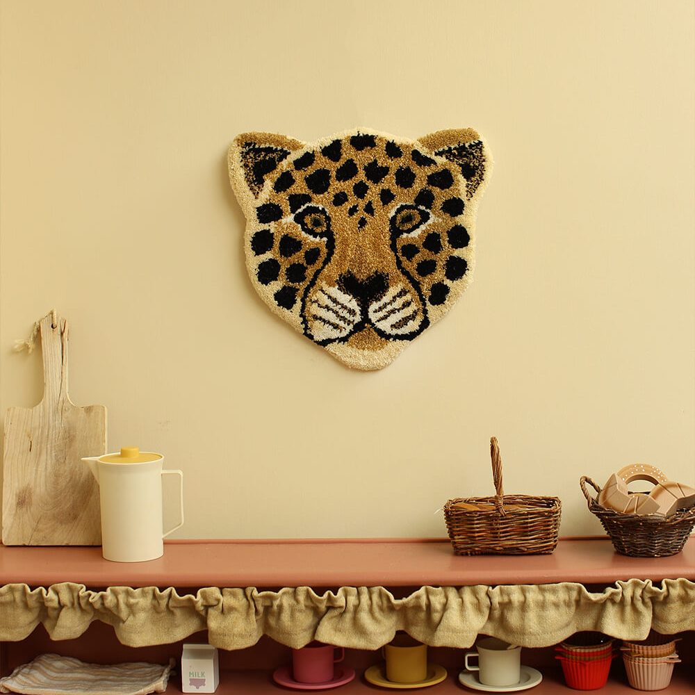 loony-leopard-head-rug-front-doing-goods-1.45.10.032.700.5-tapisamisshoot23-web