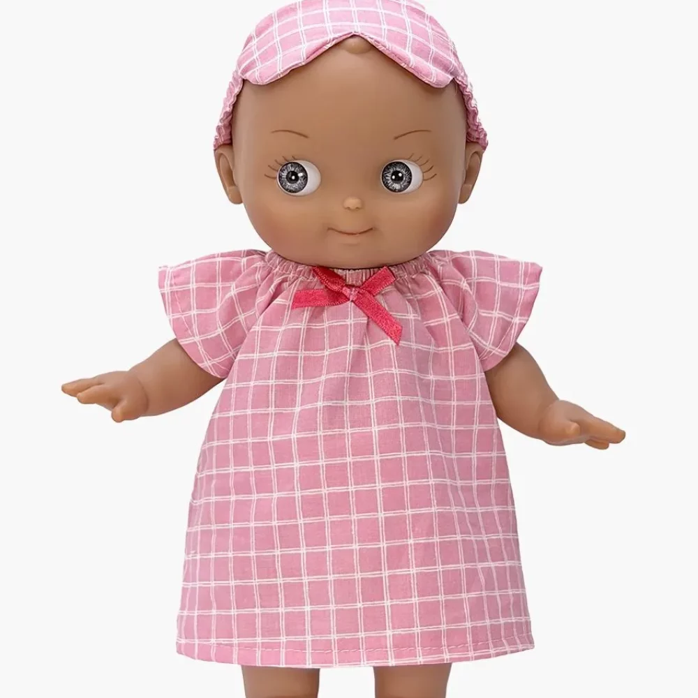 minikane-poupee-mini-pancha-maia-avec-chemise-de-nuit-carreaux-rose-blanc