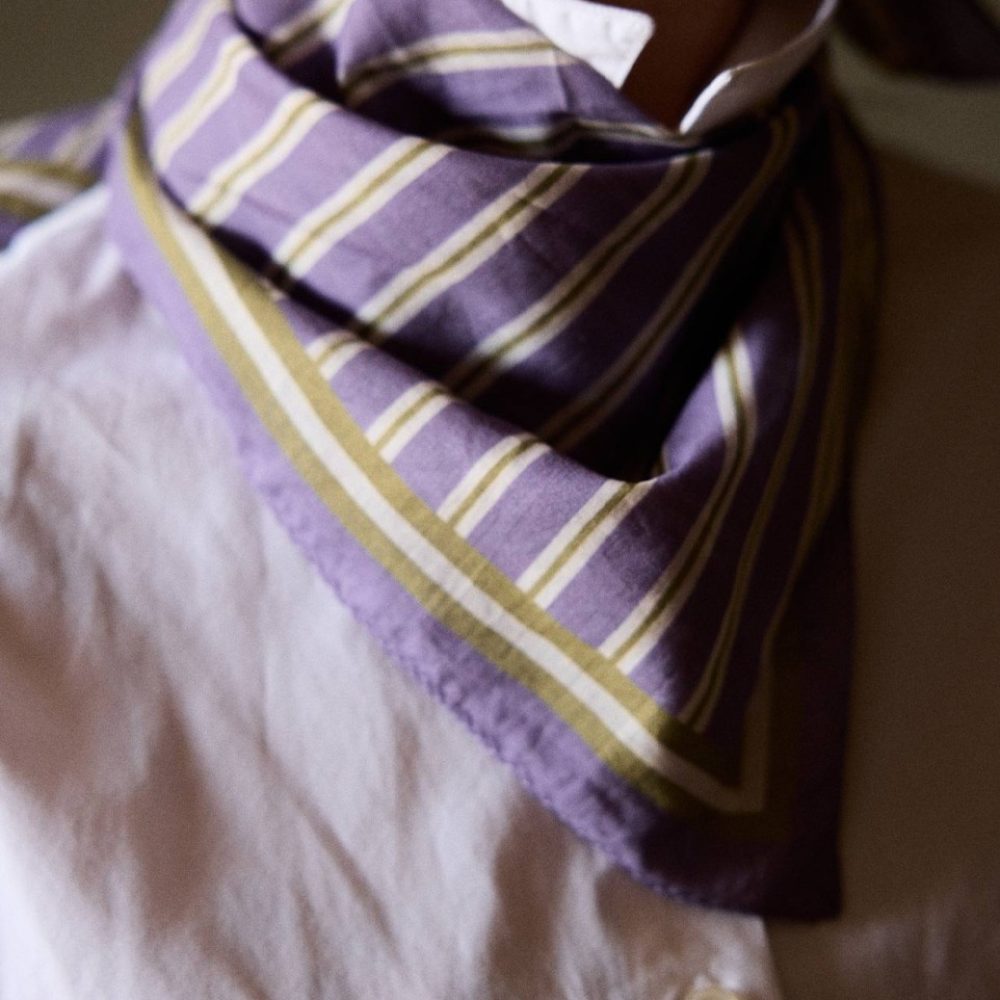 petit-foulard-rayures-violettes