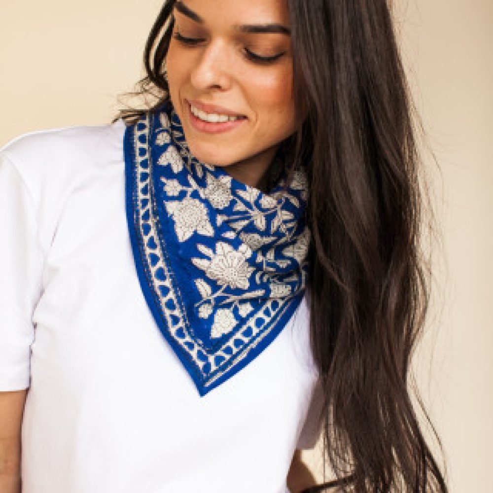 small-foulard-manika-coeur-majorelle (2)